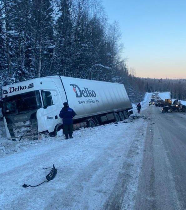 Два человека погибли в ДТП с грузовикам под Красноярском
