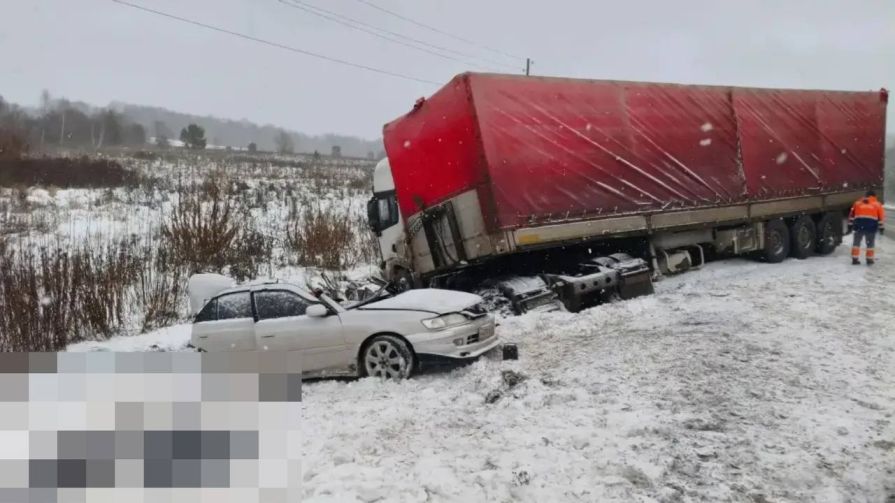 ДТП с фурой под Ачинском унесло жизни двух человек