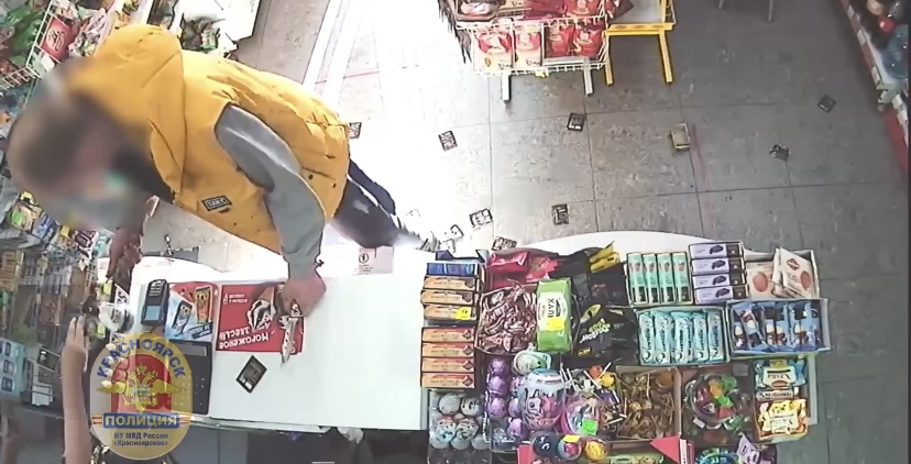 Пьяного вора, напавшего на продавщицу с ножом, осудят в Красноярске 