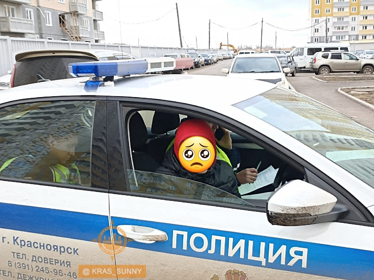 В Красноярске 17-летний пьяный водитель помял четыре припаркованных автомобиля