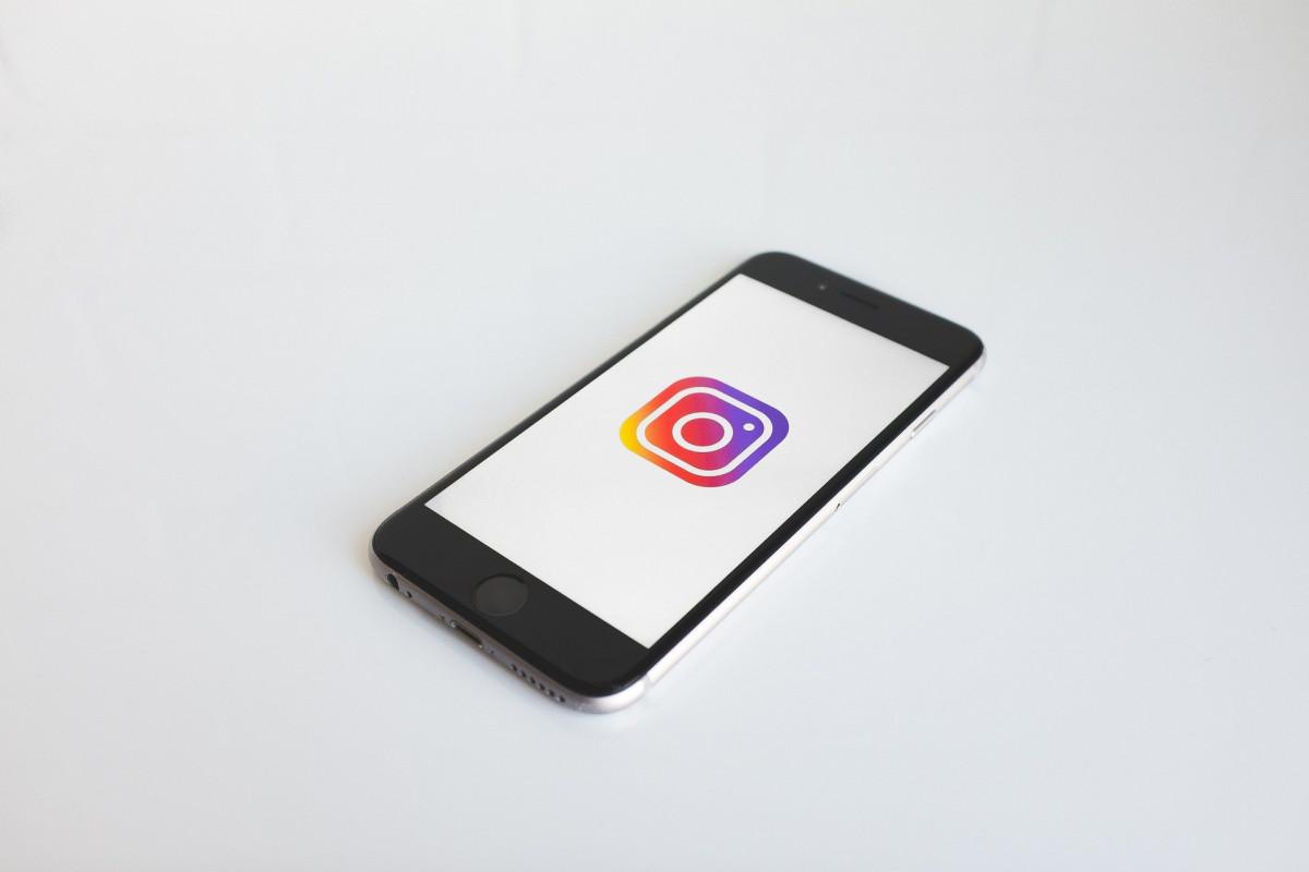 Instagram официально заблокировали в России, но у некоторых пользователей  соцсеть продолжает работать — Новости Красноярска на 7 канале