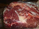 В Красноярске уничтожили опасное мясо: просроченный шашлык хранили рядом с отбеливателем. Фото: Россельхознадзор