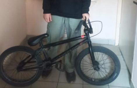 В Железногорске задержали парня, который украл забытый возле школы велосипед. Фото: МВД