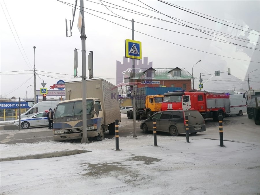 Один человек пострадал в ДТП с грузовиками в Красноярске