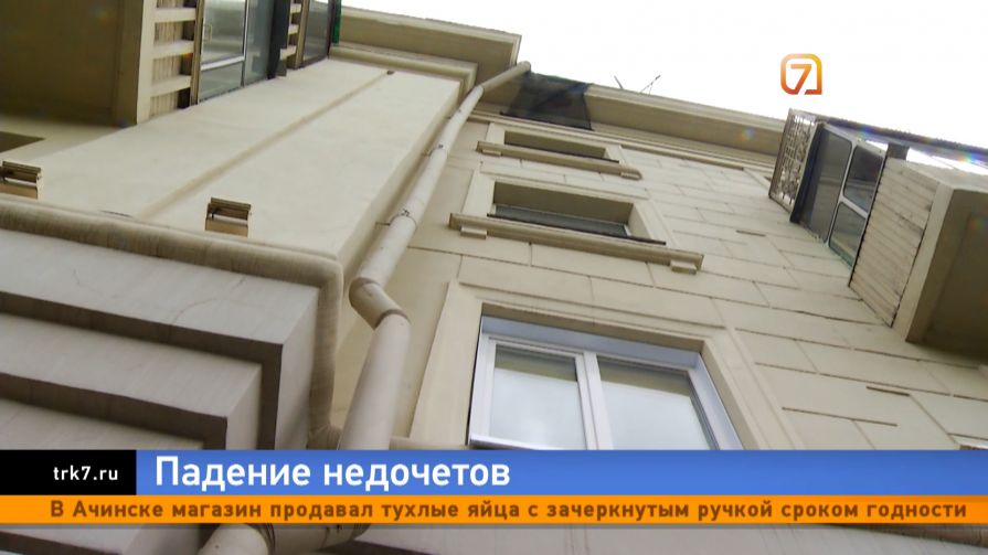 Дом с упавшей штукатуркой на Горького должны были ремонтировать еще в 2021 году