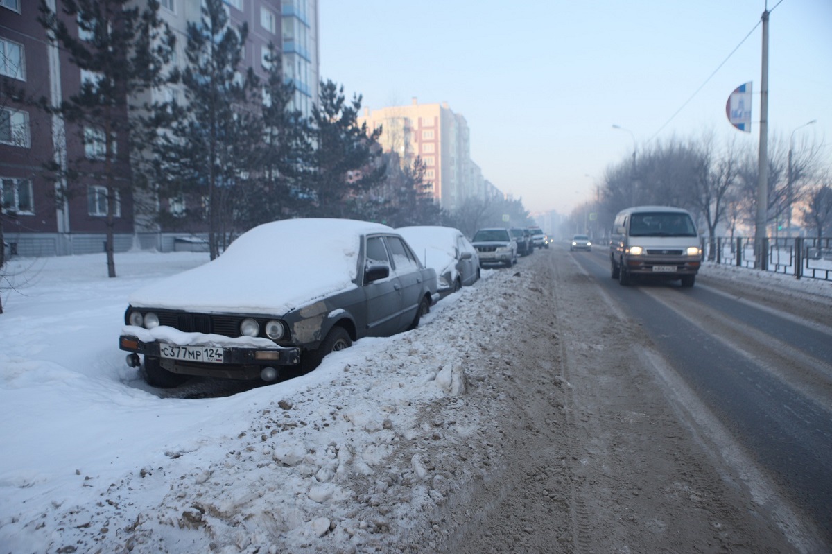 Автомобили, которые мешают уборке снега в Красноярске, могут эвакуировать с  городских улиц — Новости Красноярска на 7 канале