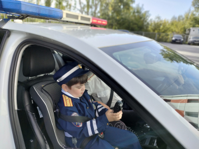  Мальчик из Ачинска на один день стал инспектором ДПС. Фото: 24.мвд.рф