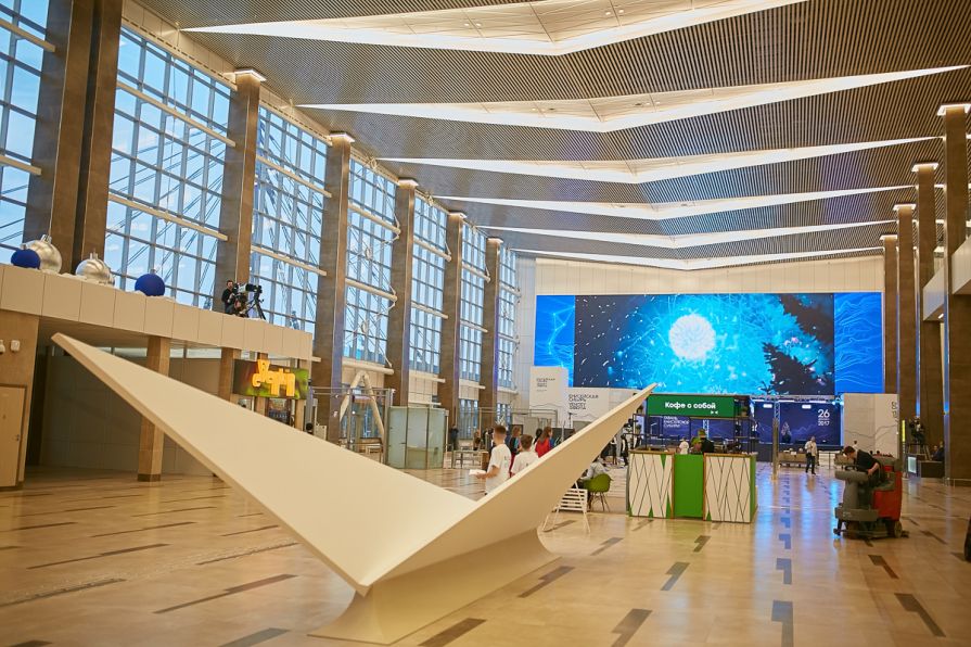 В Красноярске новая мошенническая схема: телефоны взламываю через Wi-Fi в аэропорту