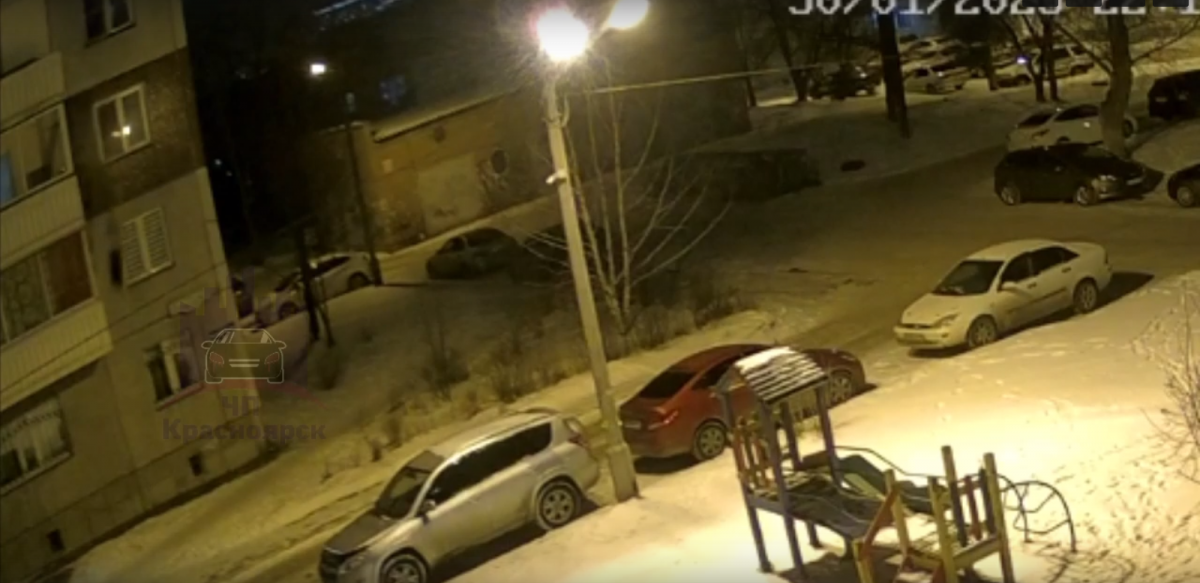 27-летний парень выжил после падения из окна 5 этажа в Красноярске