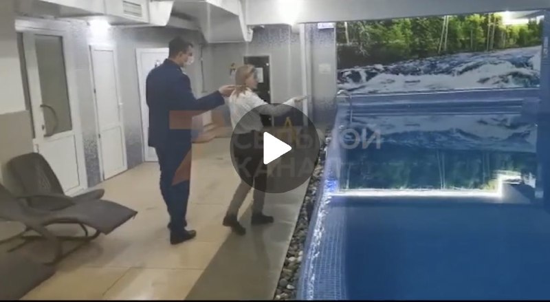«Резко ушла на дно бассейна и захлебнулась»: следователи разбираются в гибели 8-летней школьницы в частном аквацентре 