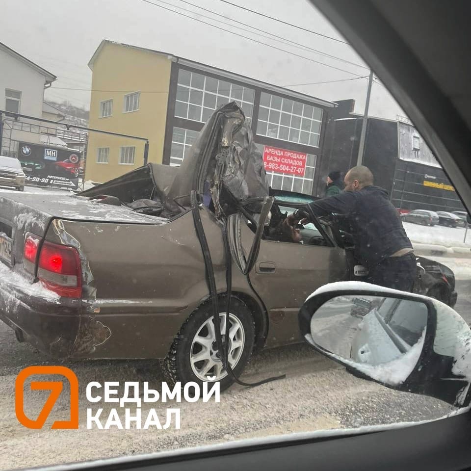 В Красноярске один человек пострадал при столкновении газели и «Тойоты Камри»