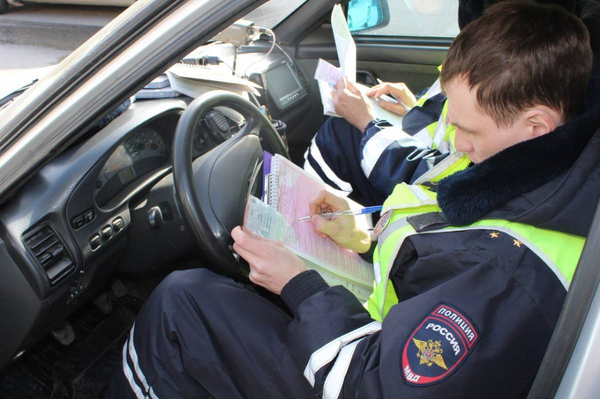 На сколько инспектор ГИБДД может задерживать водителя для протокола/штрафа и с какими целями?