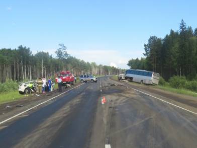Вторая пассажирка иномарки умерла после столкновения с автобусом на канской трассе. <i>Фото 24.мвд.рф</i>