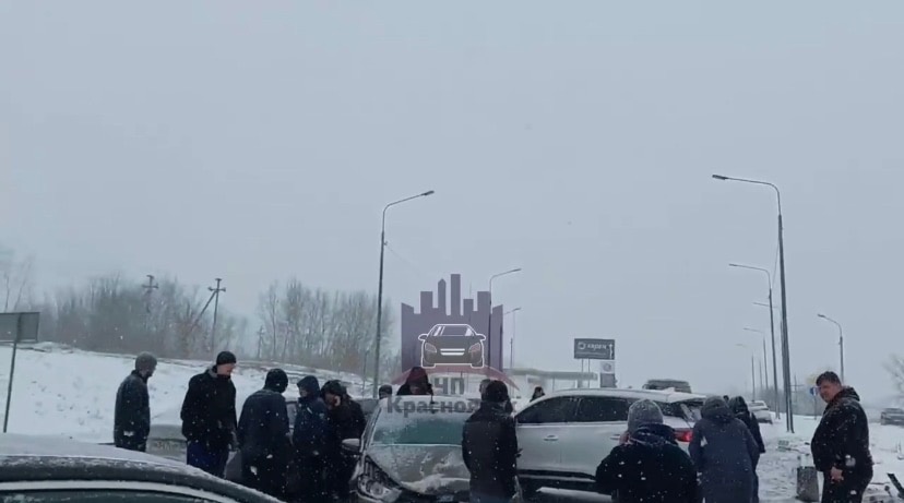 В Красноярске произошло массовое ДТП на Северном шоссе 