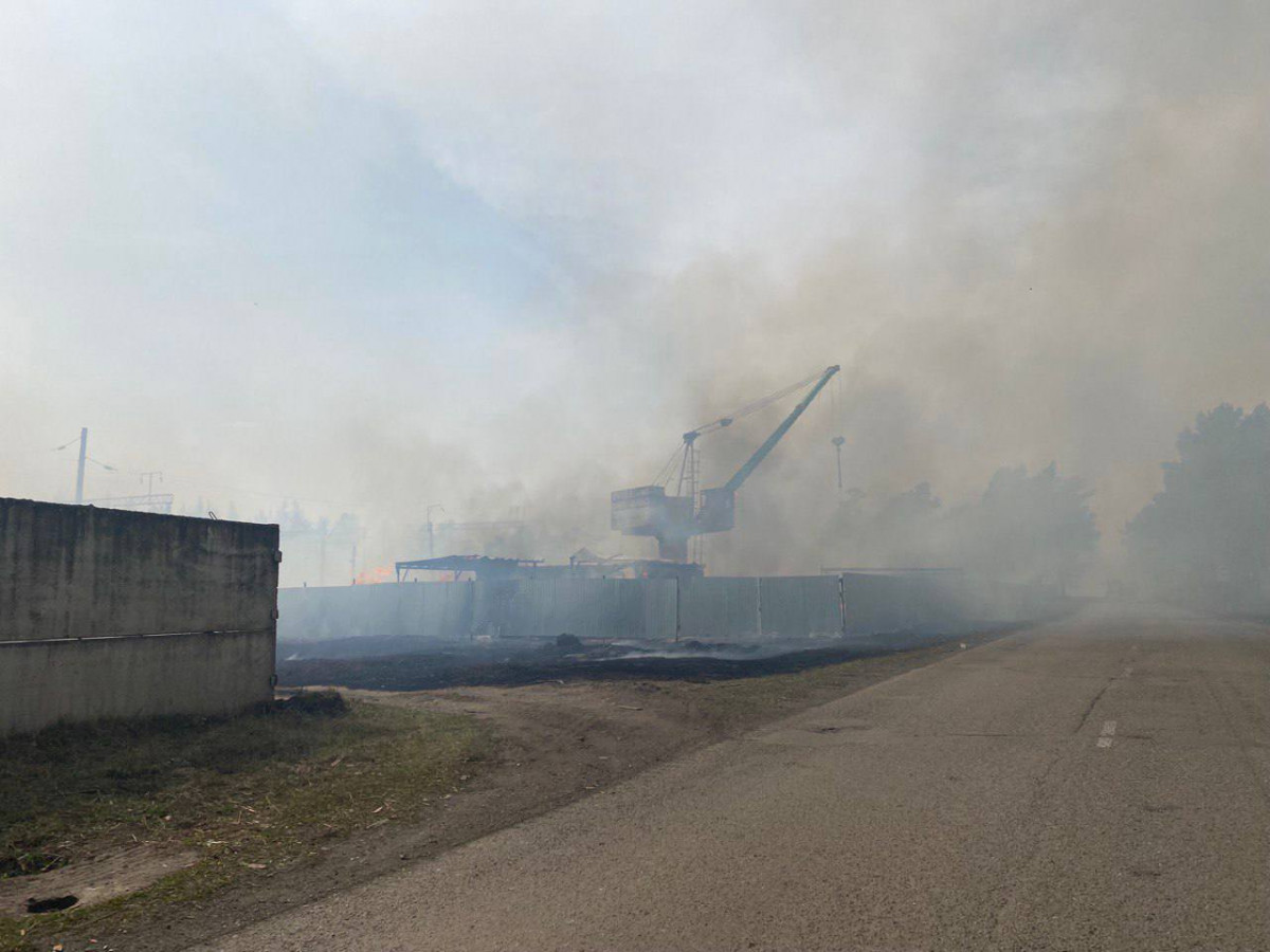 В Красноярском крае загорелся лес между пилорамой и поселковой школой
