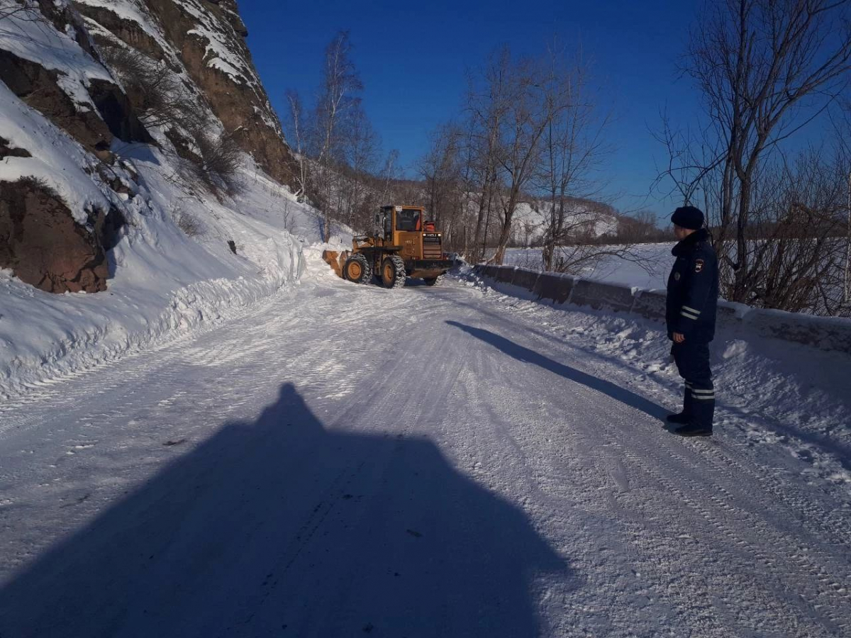 Движение на 27 км автодороги Курагино — Черемшанка перекрыли из-за схода лавины