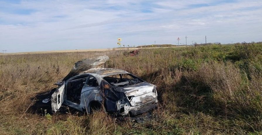 Жительница Шарыпово обмыла покупку Ауди и сожгла машину в кювете 