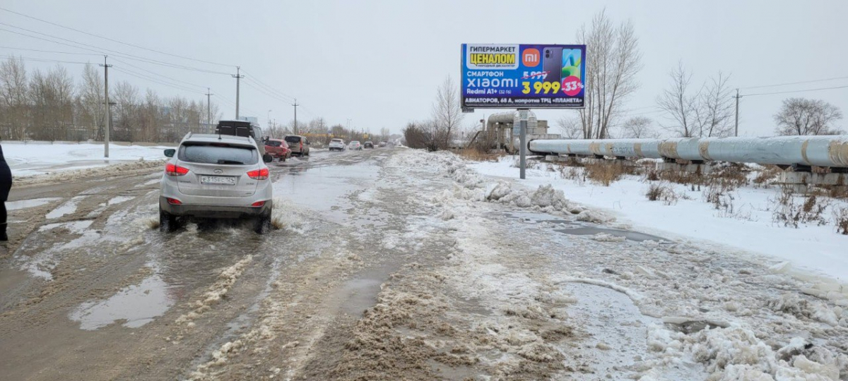 В Красноярске на Северном шоссе из-за коммунальной аварии затопило дорогу