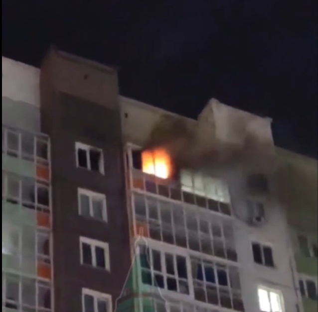 На улице Мартынова в Красноярске загорелась квартира