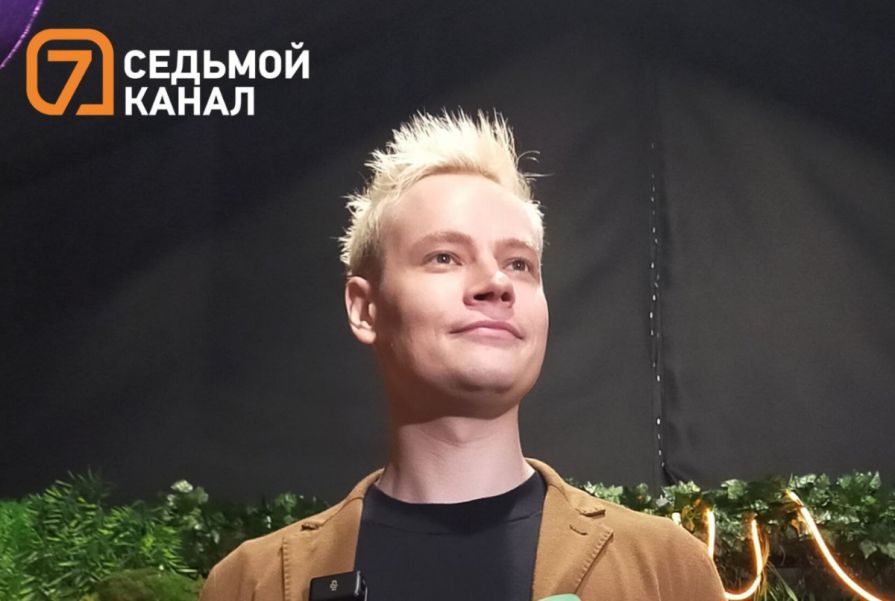 В Хакасии фанаты Шамана уронили на певца металлический забор