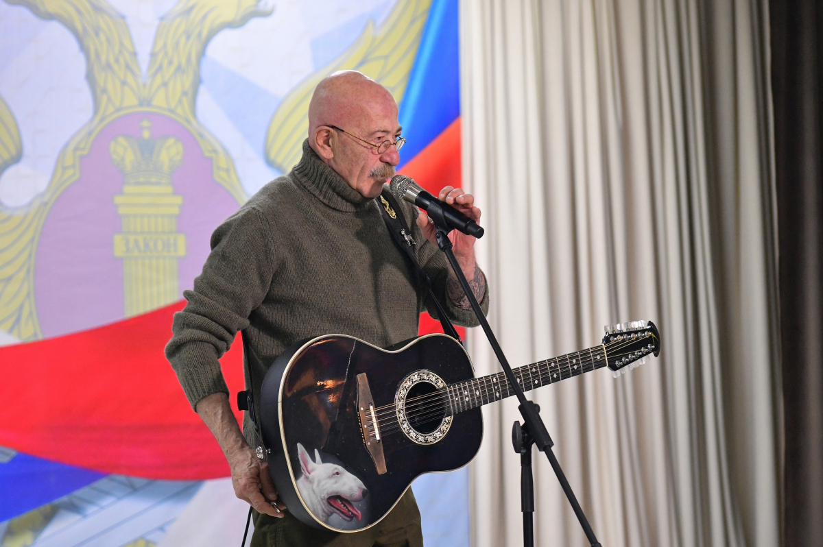 Александр Розенбаум дал концерт в одной из красноярских колоний
