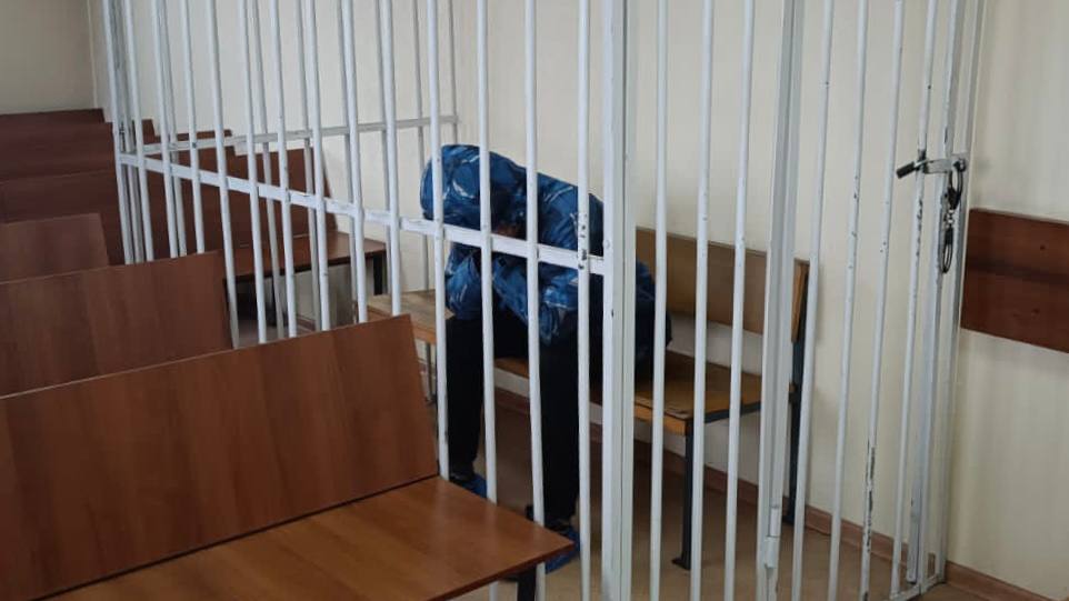 Минусинца, который угрожал выбросить свою годовалую дочь из окна, заключили под стражу на 2 месяца 