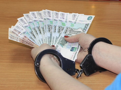 В Красноярске автоподборщик украл у клиента 250 тыс. рублей 