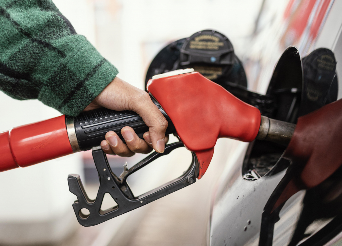В Красноярске обновили цены на бензин: на одних заправках они выросли, а на других наоборот понизились