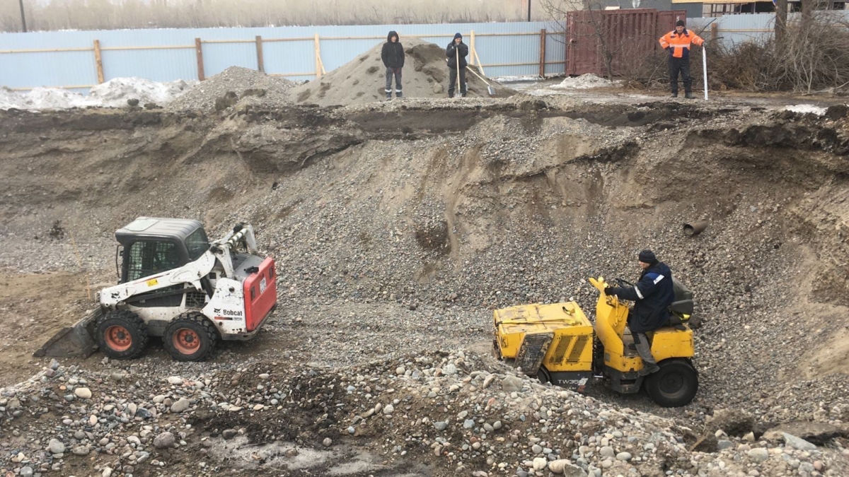 В Красноярске на месте будущего храма на Стрелке начала работать строительная техника