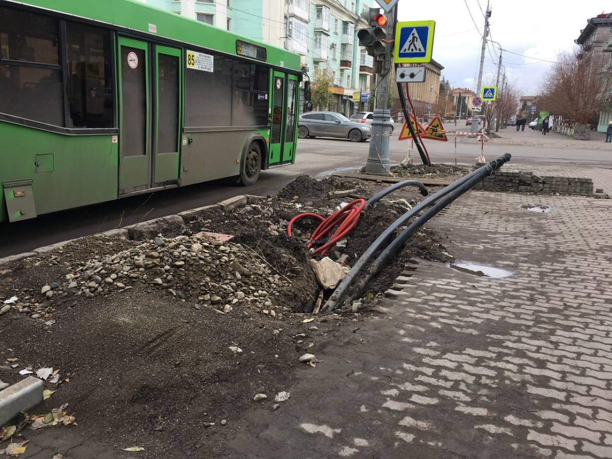 Если я все расскажу, мне башку оторвут»: капремонт центра Красноярска  глазами рабочих — Статьи на сайте 7 канала, Красноярск