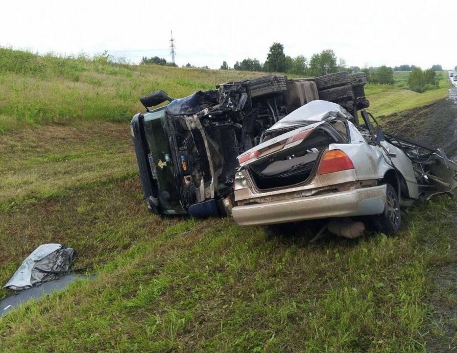 В Боготольском районе пять человек погибли в ДТП с грузовиком