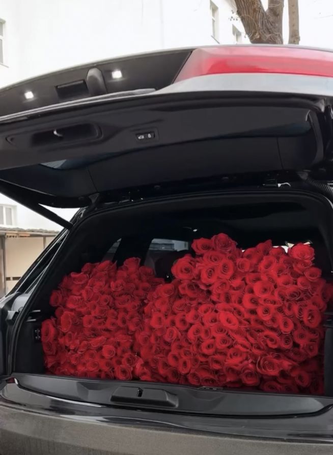 Красноярка приобрела букет из 101 розы за 250 рублей, но получила всего один цветок