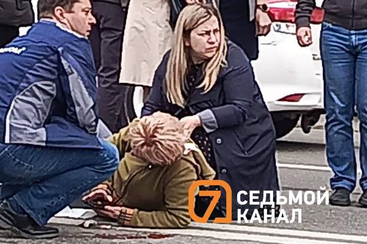 Две красноярки пострадали в аварии с ВАЗом в центре Красноярска: видео