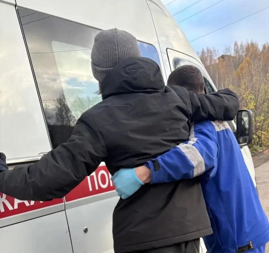 В Красноярске спасатели вывезли травмированного подростка из медвежьего места
