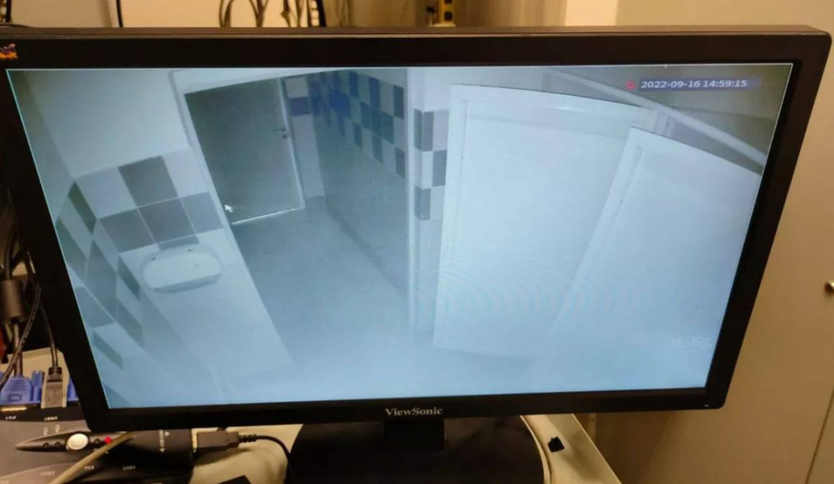 В красноярской школе №153 поставили камеры в мужском туалете 