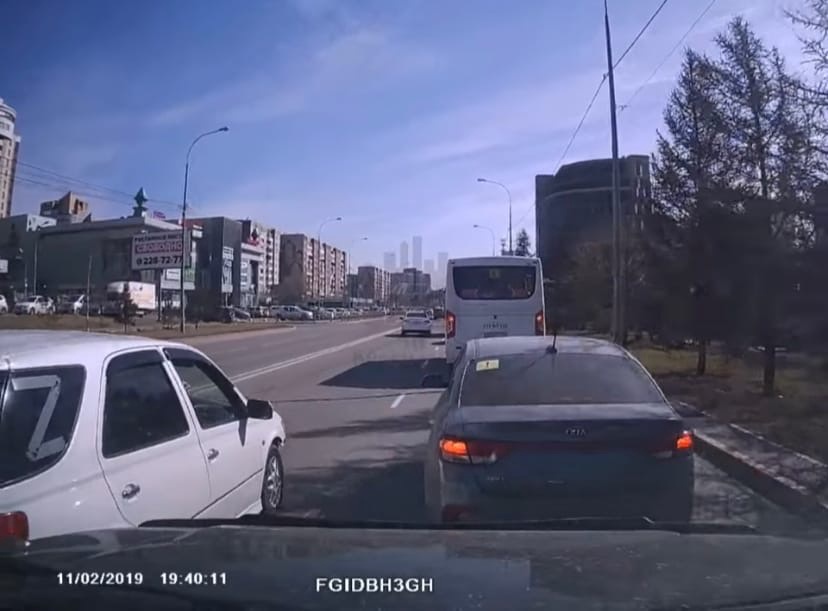 В Красноярске водителя «УАЗа» избили за то, что он не дал перестроиться «Тойоте»