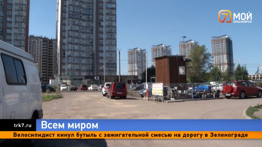 Починил дорогу — получи штраф: красноярцы сами латают ямы по ночам 