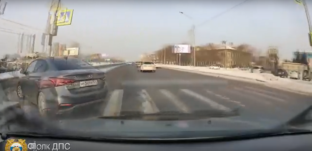 В Красноярске водитель развернулся на пешеходном переходе и получил штраф в 1,5 тыс. рублей