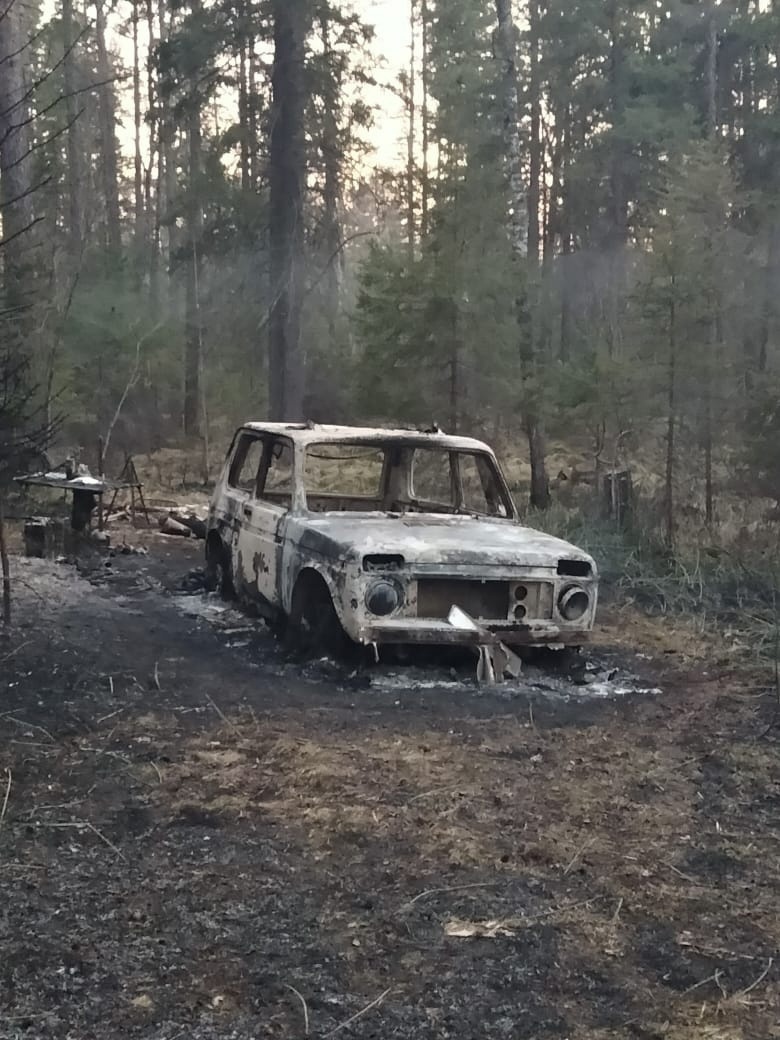 Лагерь туристов вместе с машиной сгорел во время лесного пожара на юге Красноярского края