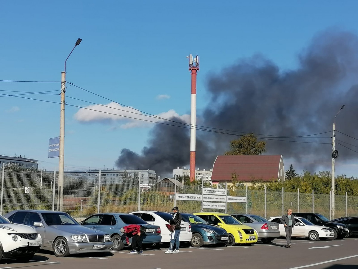 Видео красноярск. Пожар город Заозерный Красноярский 07.05.2022. Кудьме горит склад. Пожар Авангард Красноярск. Склад горит в Германии машины.