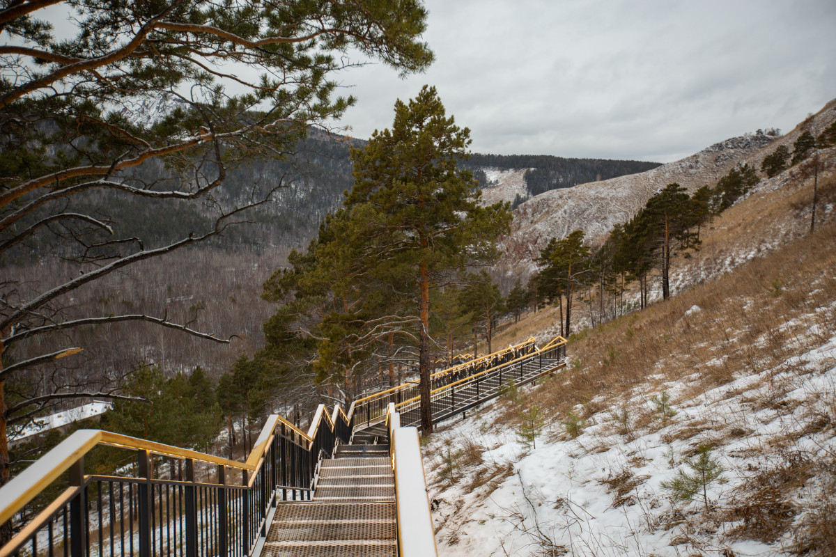 Длинная лестница в Красноярске Торгашинский хребет