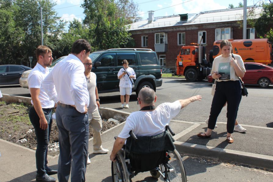 Доступность отремонтированных улиц в Ленинском районе проверили люди с ограниченными возможностями здоровья 