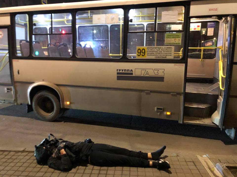Автобус сбил человека