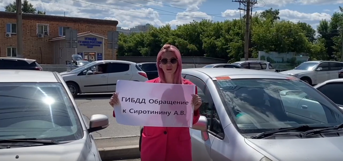 Красноярская визажистка попросила ГИБДД разрешить ей красить мужчин на водительское удостоверение