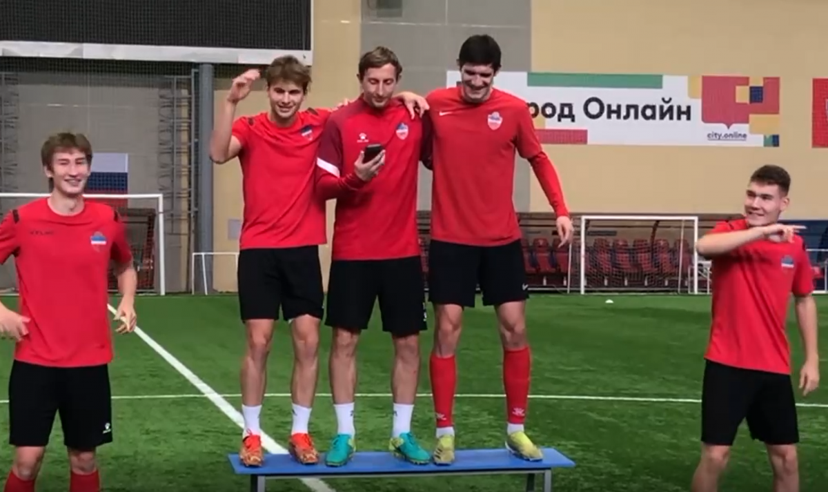 Красноярские футболисты станцевали под песню группы «Руки Вверх»