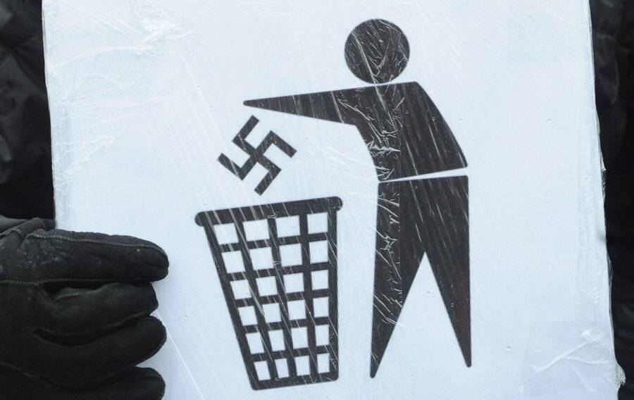 Трех красноярцев привлекли за демонстрацию нацисткой символики