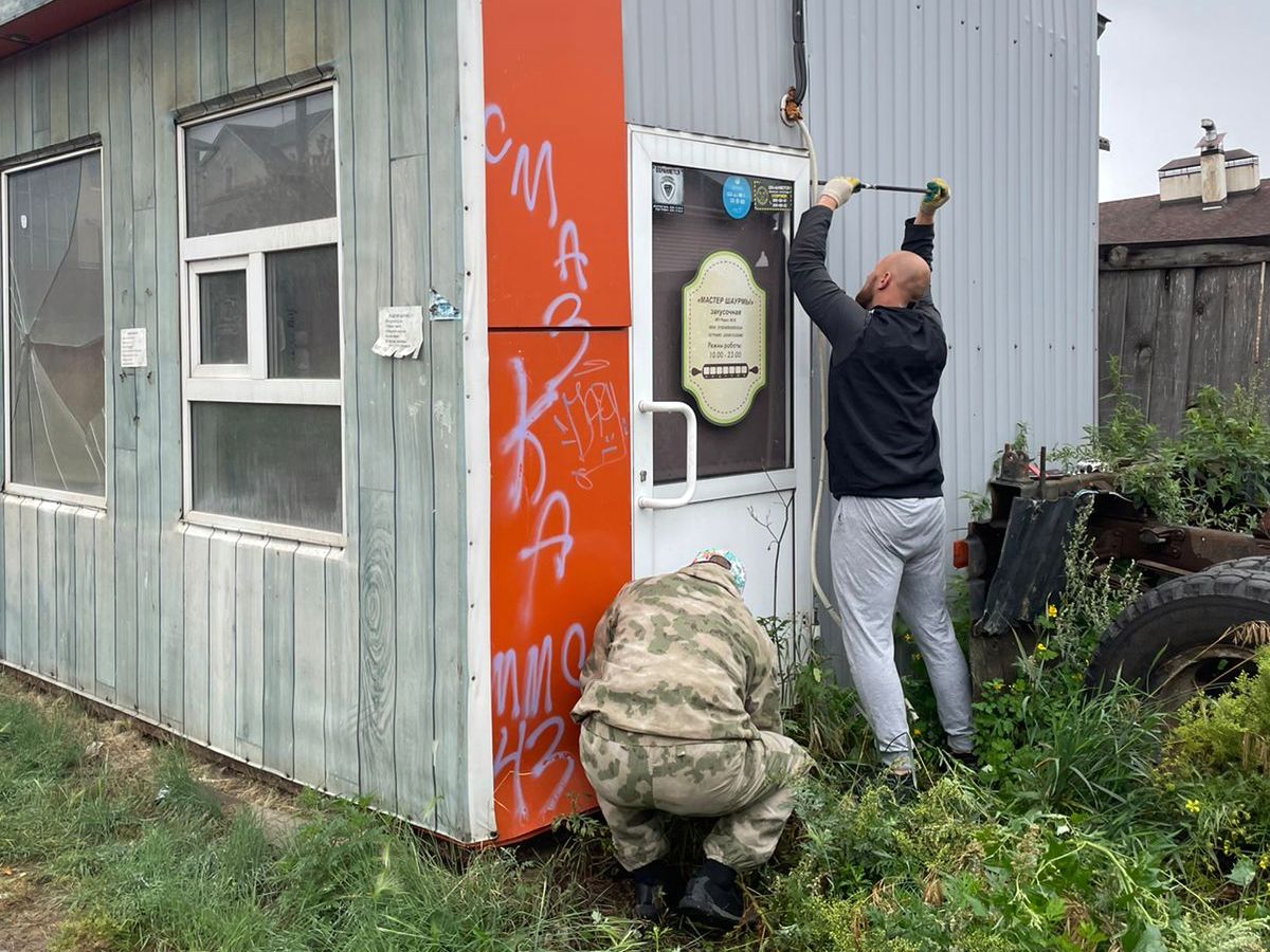 Незаконная постройка. Ларек 15 лет назад. В Центральном районе пресекла незаконную торговлю.