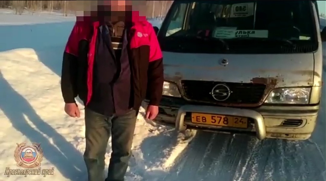 Пьяного водителя микроавтобуса задержали на трассе в Красноярском крае