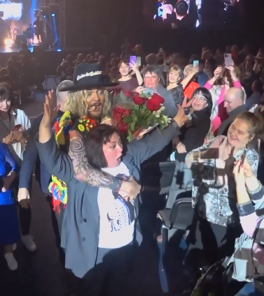 Филипп Киркоров схватил красноярскую фанатку за грудь на концерте