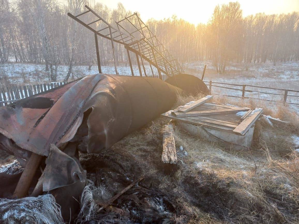 Двадцать домов остались без воды из-за обрушения водонапорной башни под  Красноярском — Новости Красноярска на 7 канале